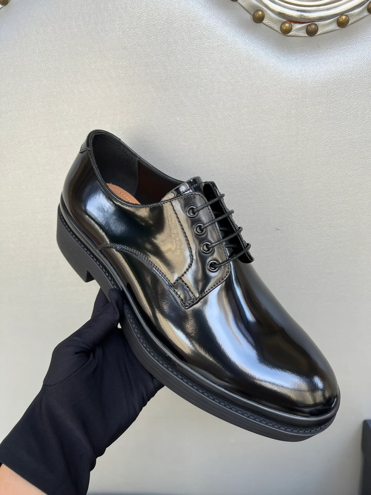 Men's shoes 💰860 💰Best recommendation✨PRADA Prada top purchasing quality imported upper with color-brushed edge beads carved toe design cowhide lining private molded TPU outsole non-slip, wear-resistant and elastic fashionable and versatile burgundy black blue 39-44 in stock (38, 45 customized for replacement, return and exchange)